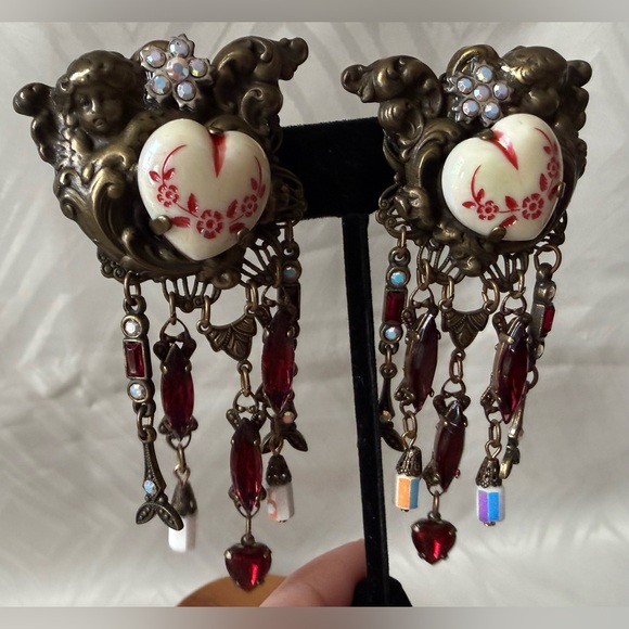 VTG Banana Bob Angel Ornate Heart Floral Drop Dangling Rhinestone Clip Earrings - Picture 2 of 6
